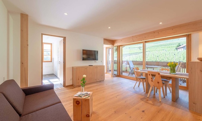 Lagundo Apartment | Apartment 'Gladiola' with Mountain View, Shared Pool and Wi-Fi