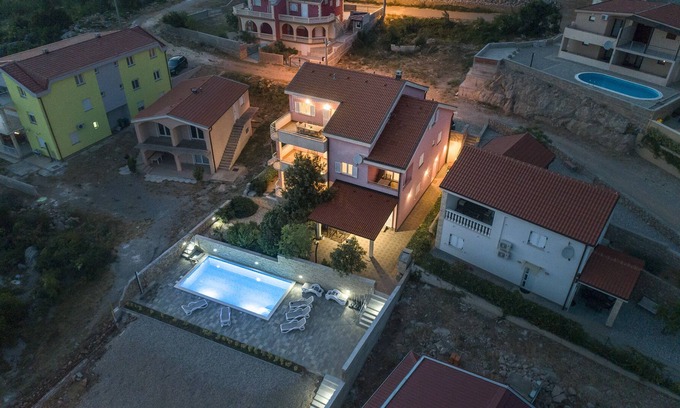 Cesarica Apartment | Apartment Green in Villa Dina, pool, near beach, Karlobag, Kvarner, Croatia
