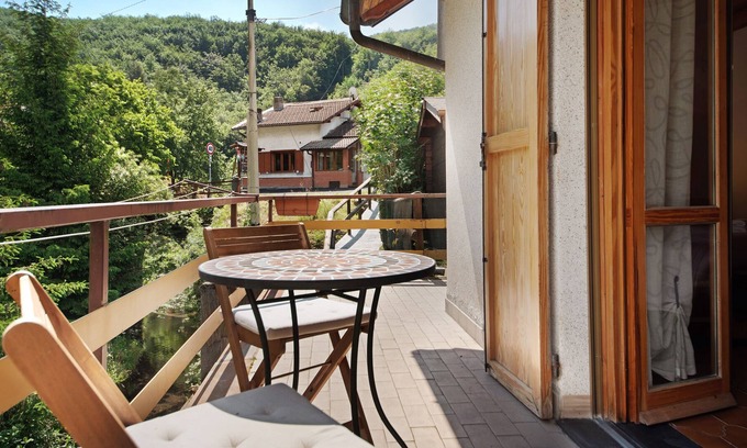 Borzonasca Apartment | Apartment 'Green Riviera - La Casa della Mamma' with Mountain View