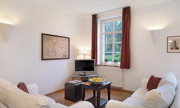 Gingst Apartment | Apartment 'Gut Rattelvitz - Parterre Mitte' with Sea View, Private Terrace and Wi-Fi