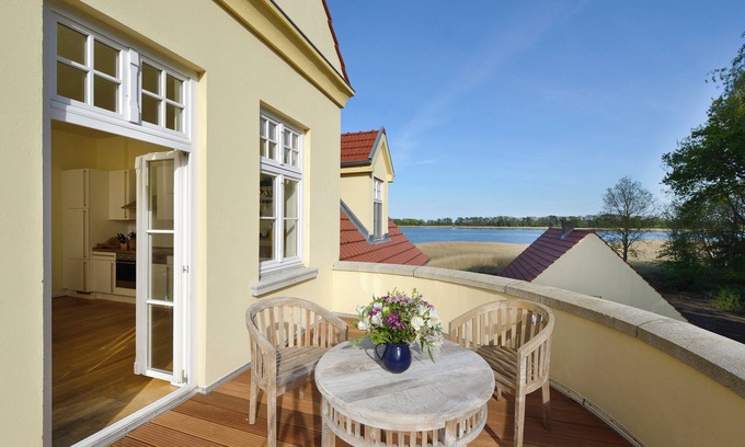 Grubnow Apartment | Apartment 'Gut Grubnow Rügen - Ferienwohnung 7' with Lake View, Shared Garden and Wi-Fi
