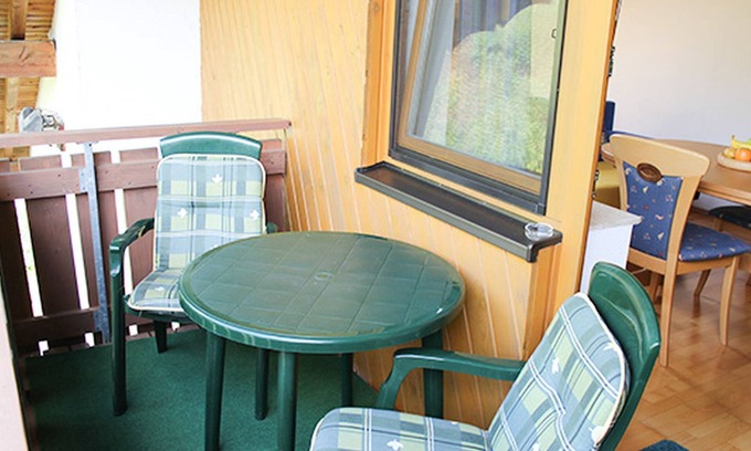 Lonsee Apartment | Apartment 'H' with Balcony and Wi-Fi