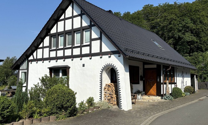 Nordenau Apartment | Apartment 'Hans Im Glück' with Mountain View, Private Terrace and Wi-Fi