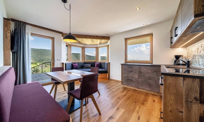 Verano Apartment | Apartment 'Haughof - Blumenwiese' with Mountain View, Wi-Fi & Balcony