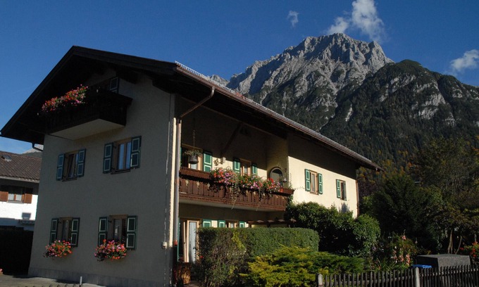 Mittenwald Apartment | Apartment 'Haus Rappolder - Ferienwohnung' with Mountain View, Private Garden and Wi-Fi