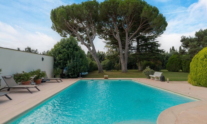 Salon-de-Provence Apartment | Apartment 'Havre De Paix' with Shared Pool, Wi-Fi and Air Conditioning