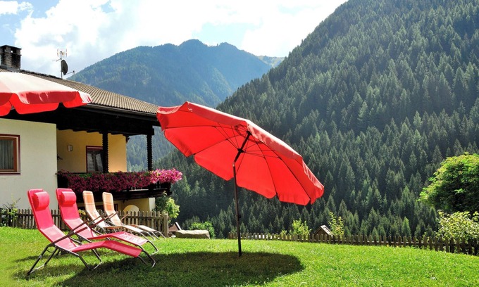 Racines Apartment | Apartment "Heiserhof - Kirsche" with Mountain View, Balcony & Wi-Fi