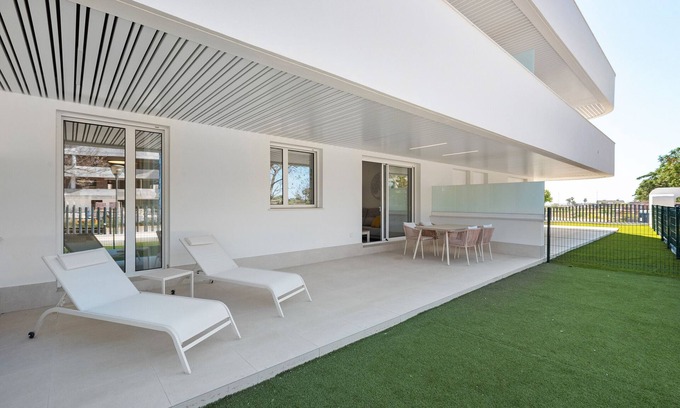 Torre del Mar Apartment | Apartment 'Horus' with Shared Pool, Wi-Fi and Air Conditioning