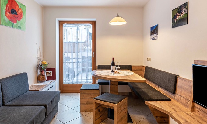Pennes Apartment | Apartment "Huterhof Wiesengrund 1" with Mountain View, Balcony & Wi-Fi