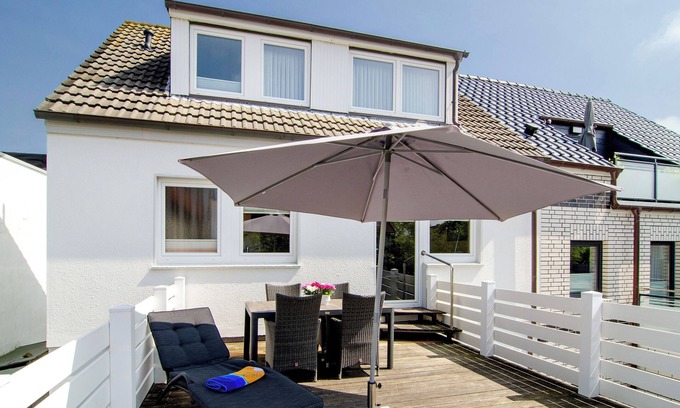 Norderney Apartment | Apartment 'Huus Nördernee 1' with Balcony and Wi-Fi