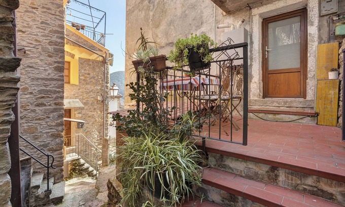 La Spezia Apartment | Apartment 'Il Giostro 2' with Balcony and Wi-Fi
