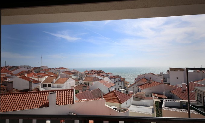 Ericeira Apartment | Apartment im Zentrum, Balkon mit Meerblick & Grill