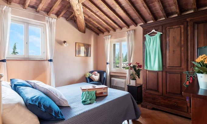 Siena Apartment | Apartment in a historic Villa "Il Campo" view & authentic hospitality in Siena