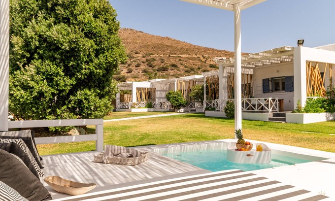 Kato Fellos Apartment | Apartment In A Hotel "Ow Andros Luxury Suites 1" with Mountain View, Private Terrace & Wi-Fi