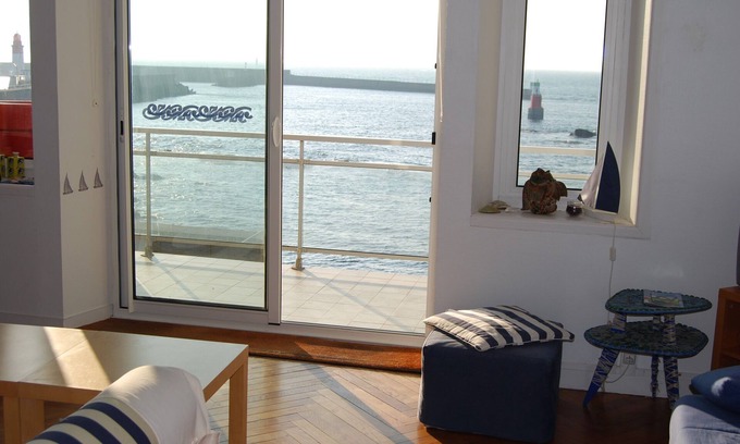 Guilvinec Apartment | Apartment in a house by the water