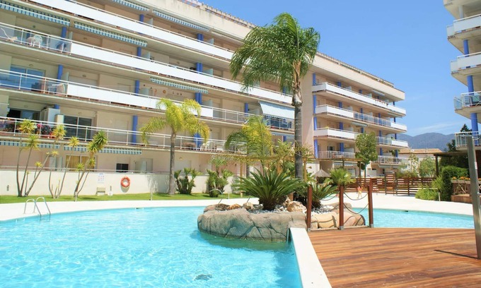 Santa Margarida Apartment | Apartment in a residential AV-24
