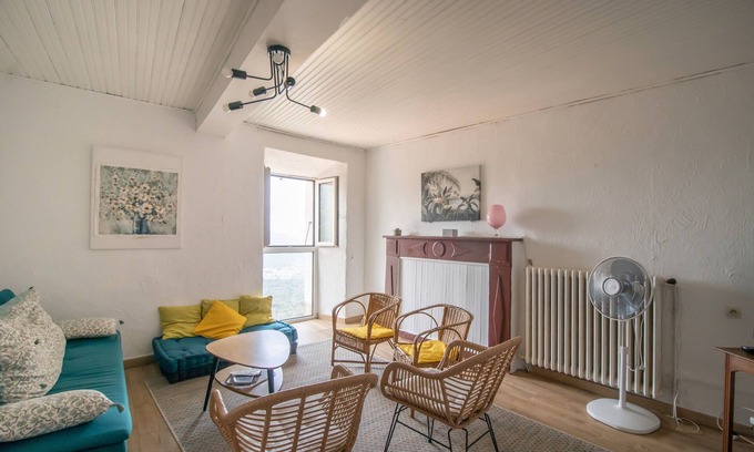 Olmeto Apartment | Apartment in a Typical House with Sea View and Wi-Fi