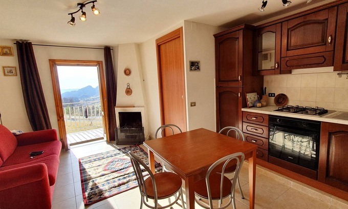 Pizzoferrato House | Apartment in a valley of light