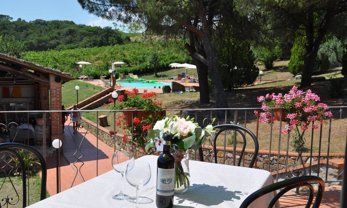 Castelnuovo Berardenga Apartment | Apartment in an idyllic holiday complex in the middle of the B2 winery