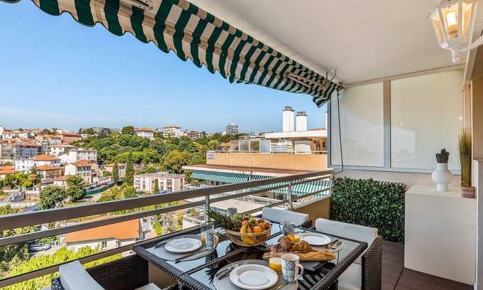 Riou - Petit Juas - Av de Grasse Apartment | Apartment in Cannes with 1 bedrooms sleeps 4