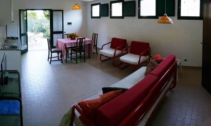 Bibbona House | Apartment in country house with a large park and swimming pool near the sea