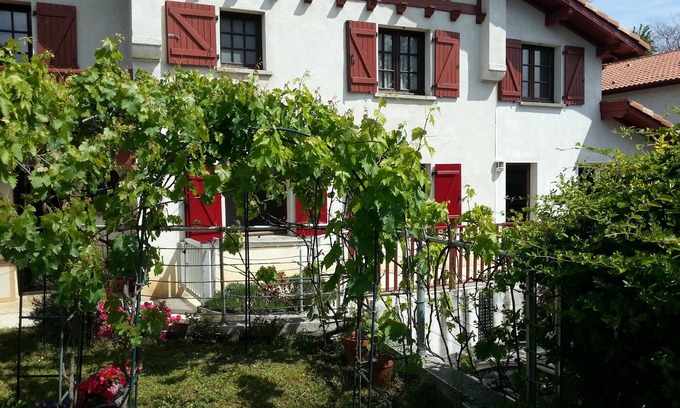Biarritz Apartment | Apartment in detached house, quiet residential area "L'Orée du lac"