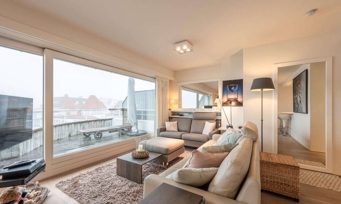 Duinbergen Apartment | Apartment in Duinbergen with Sea Views