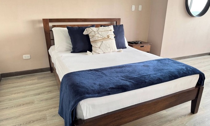 Armenia Apartment | Apartment in Fundadores with balcony, pool, sauna