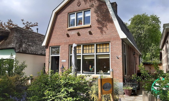 Zuideinde Apartment | Apartment in Giethoorn by Scenic Canals