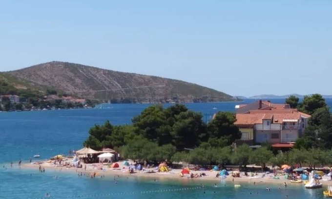 Grebastica Apartment | Apartment in Grebaštica with Seaview, Terrace, Air condition, WIFI (886-3)