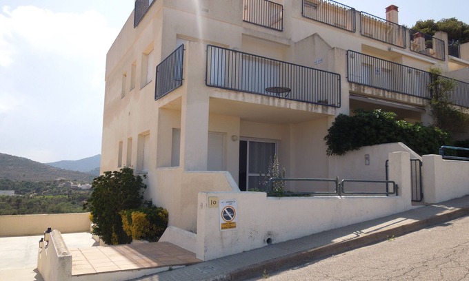 Llanca Apartment | APARTMENT IN LLANÇA VERY CLOSE TO THE BEACH