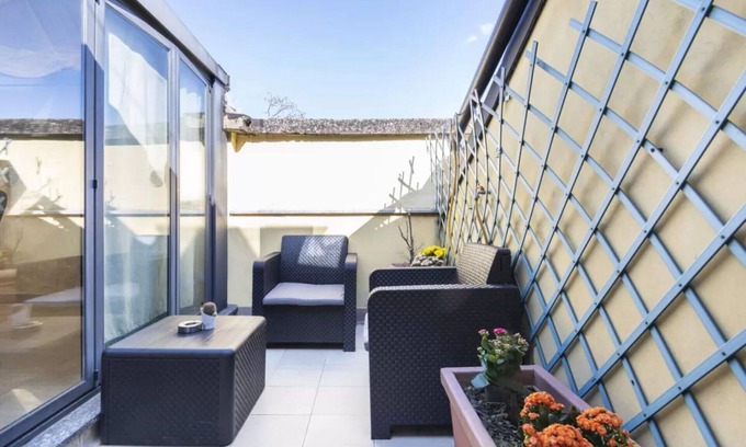 Tricolore Apartment | Apartment in Milan with 2 bedrooms sleeps 6