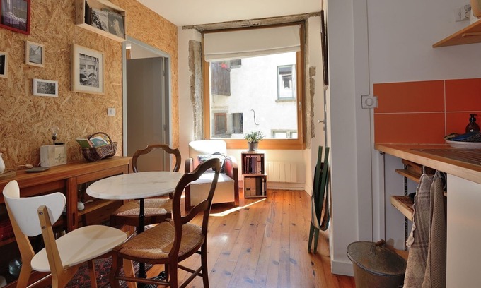 Secteur 2 Apartment | Apartment in Montée Chalemont
