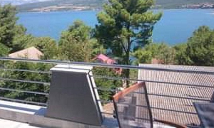 Donji Karin Apartment | Apartment in Nattur. Well equipped, large terrace with sea views