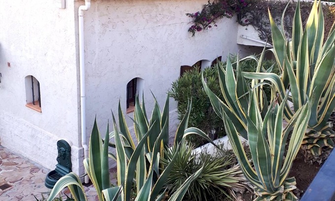 Hyeres Apartment | APARTMENT IN PEACE IN VILLA ON THE GROUND FLOOR