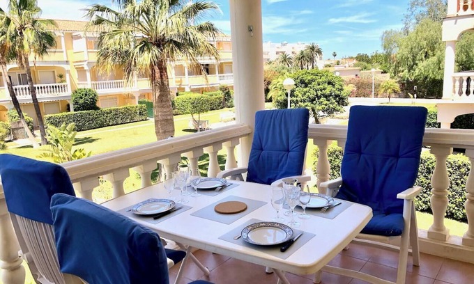 Denia Apartment | Apartment in residence with swimming pool. Beach 200m away. Center 15min walk