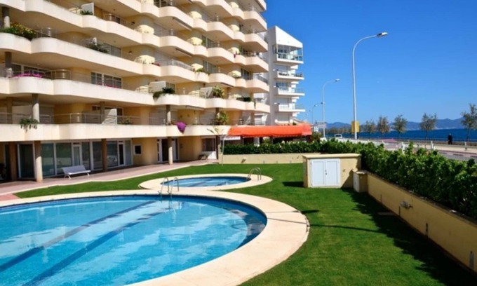 L'Escala Apartment | Apartment in Riells with Beachfront Views