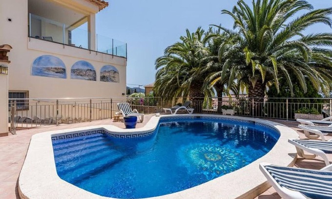 El Mas Fumats Apartment | Apartment in Roses with Private Pool & Garden