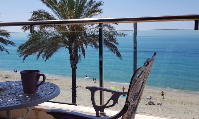 Sesimbra Apartment | Apartment in Sesimbra in 1st line of beach, facing the sea and central