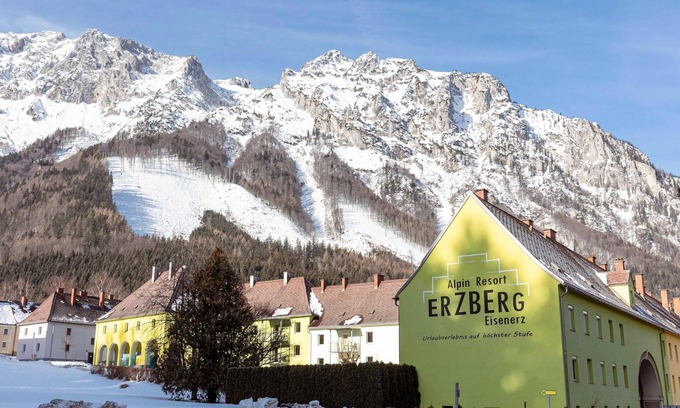 Eisenerz Apartment | Apartment in Styria with bubble bath