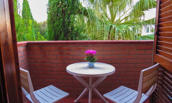 Pomaia Apartment | Apartment in terraced house with terrace and panoramic view, 2 room 4 people