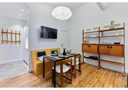 Batignolles Apartment | Apartment in the center of Paris by Studio prestige