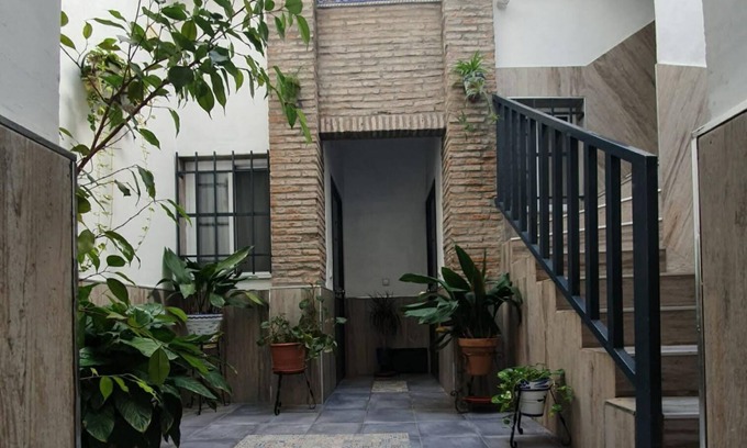 Fontanal-Maria Auxiliadora-Carretera de Carmona Apartment | Apartment in the Fontanal, House - Courtyard of neighbors