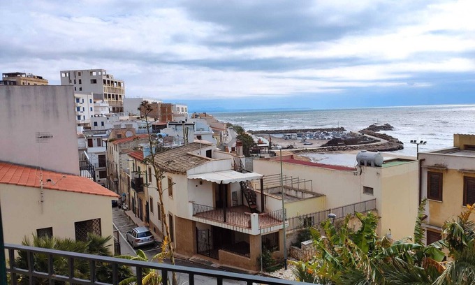 Marinella di Selinunte Apartment | Apartment in the center of the township 5 min from the park and 2 from the sea, Wi-Fi