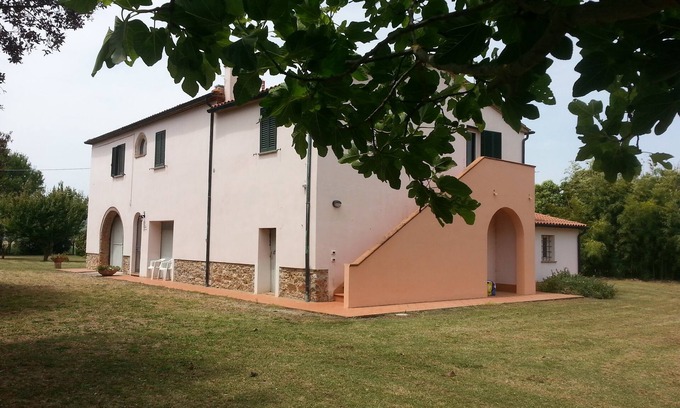 Suvereto House | Apartment in Tuscan farmhouse with independent fenced park.
