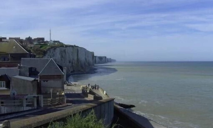 Ault Apartment | Apartment in villa for 6 persons-2*- . Sea view, somme bay.