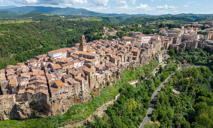 Sorano House | Apartment in villa with pool, hot tub, WIFI, A/C, TV, terrace, pets allowed, panoramic view, parking