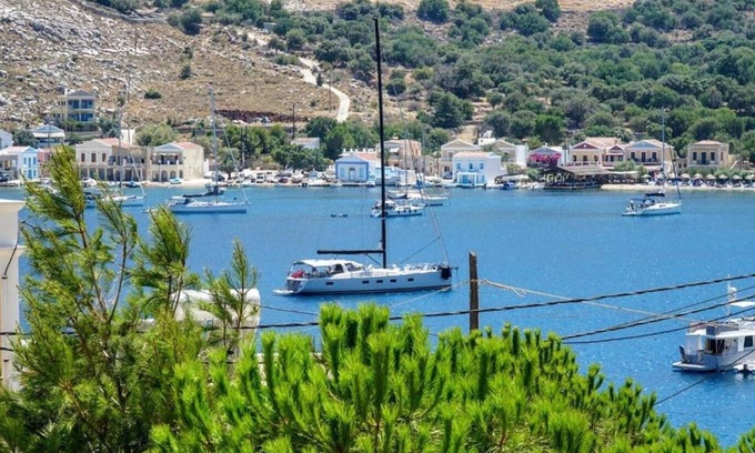 Pedi Apartment | Apartment 'Irene Family' with Sea View, Wi-Fi and Air Conditioning