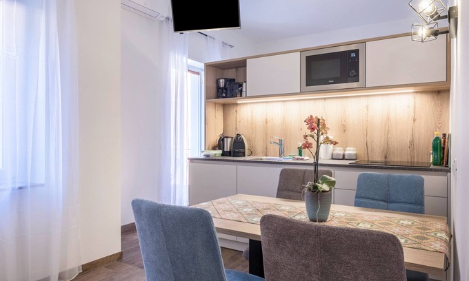 Centro - Piani - Rencio Apartment | Apartment "Isabel" with Mountain View, French Balcony & Wi-Fi