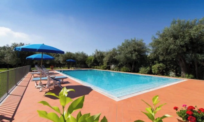Ripa-Pozzi-Ponterosso Apartment | Apartment 'Appartamento In Versilia' with Shared Pool, Wi-Fi and Air Conditioning